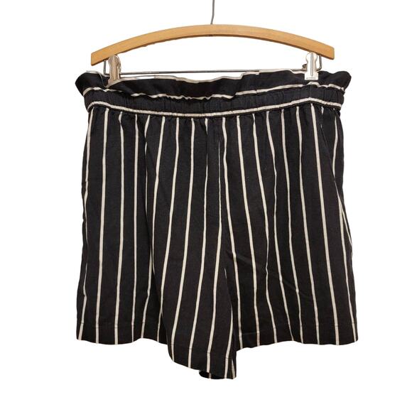 NWT Short Linen Blend Paper Bag Waist Black White Stripe Large Who What Wear 072 - Picture 2 of 6